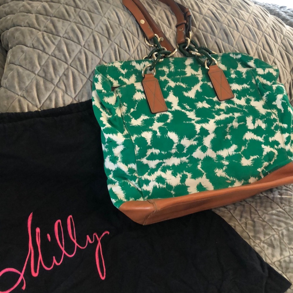 Milly Kelly green🍀 tote bag with green and gold chain and leather handle
